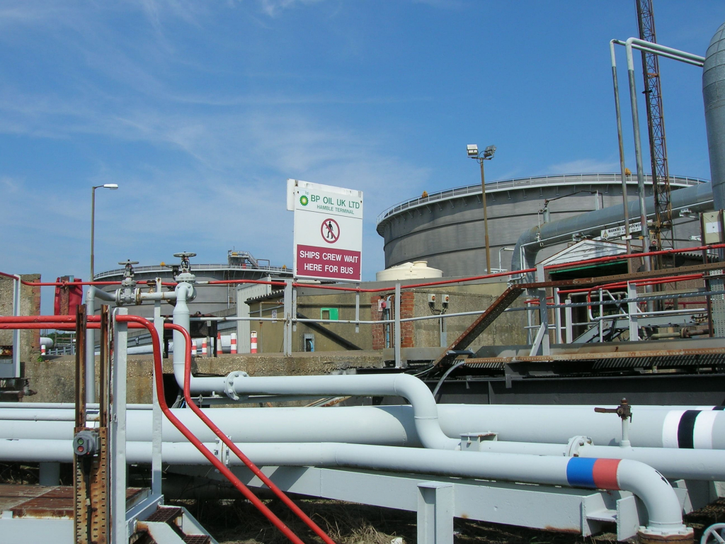 Резервуары и системы нефтяного терминала